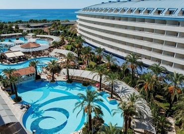 Crystal Admiral Resort Suites &amp; SPA