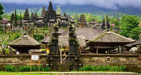 Путь к себе: храм Бесаких, музей балийского эпоса и деревня ремесленников