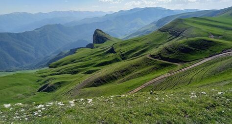 Белые скалы Сарцапата: треккинг в горы