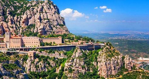 Духовный символ Каталонии — монастырь Монтсеррат