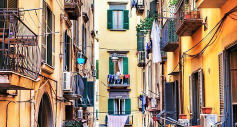 Онлайн-прогулка по Неаполю: море, пицца, другая Италия!