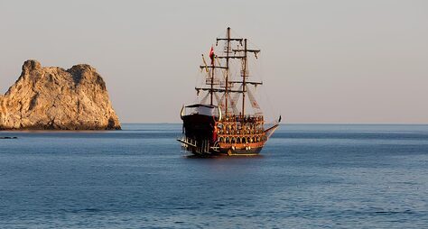 На пиратской яхте — к лучшим пляжам Аланьи