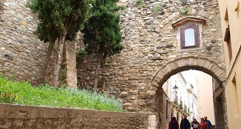 Каталонские крепости: Бесалу, Рупит и Кастельфольит-де-ла-Рока