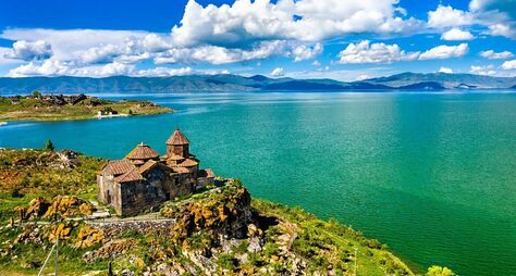 4 стихии Армении за 5 дней: монастыри и горы, Севан и вино