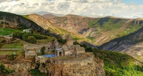 Традиции средневековой Армении в монастыре Татев
