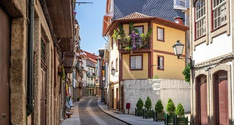 Гимарайнш и усадьба с винодельней — атмосферный день в Северной Португалии