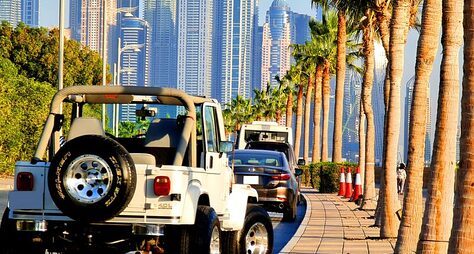 Джуманджи в Дубае: поездка по городу на ретроджипе
